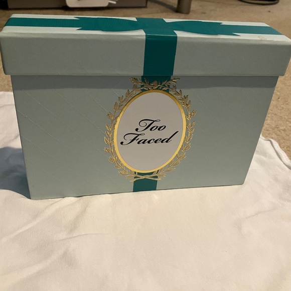 Too Faced La Petite Mason Dollhouse Box Eyeshadow Palette.  New!  Unswatched! - Picture 6 of 14